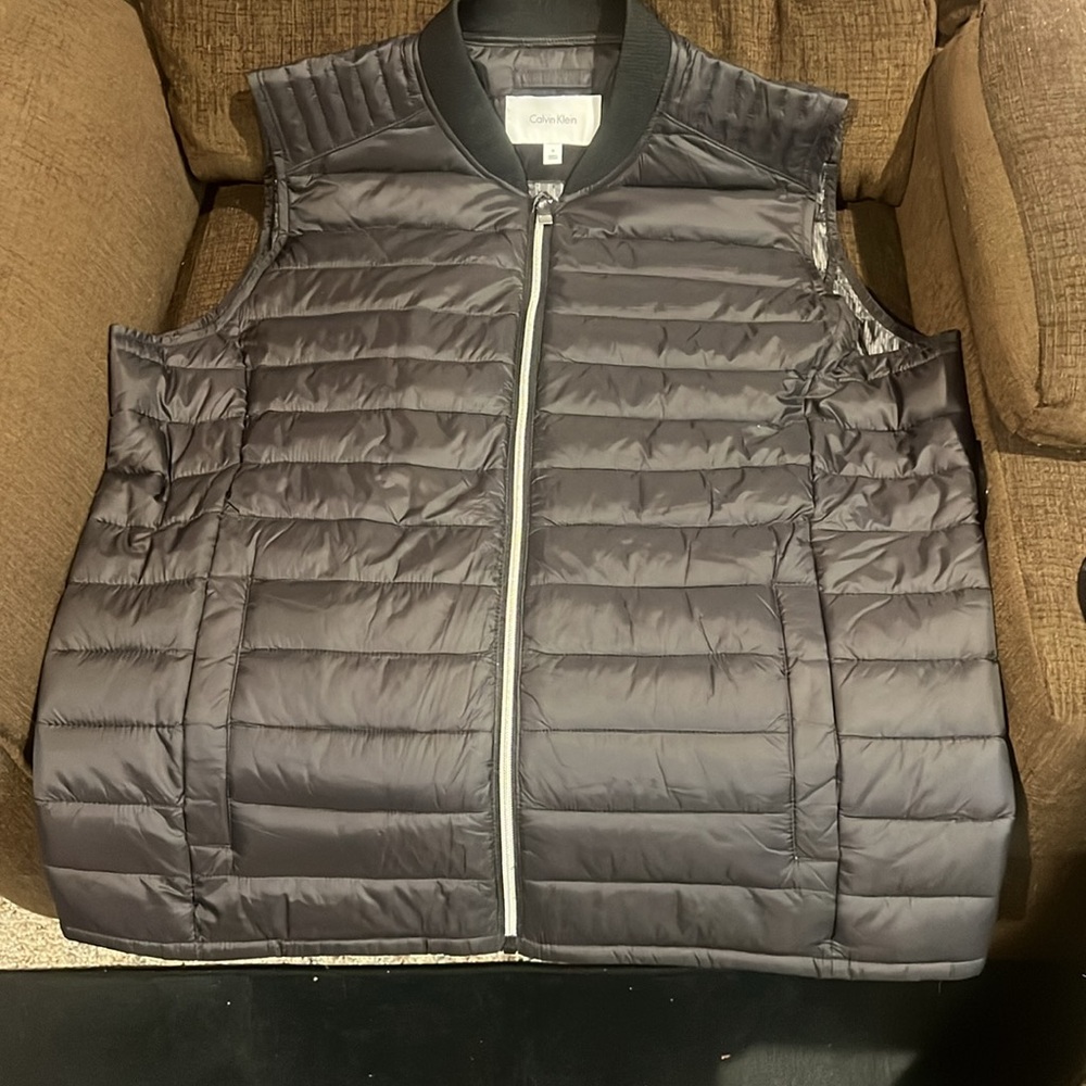 Calvin Klein Men's Black Puffer Vest - Picture 2 of 6